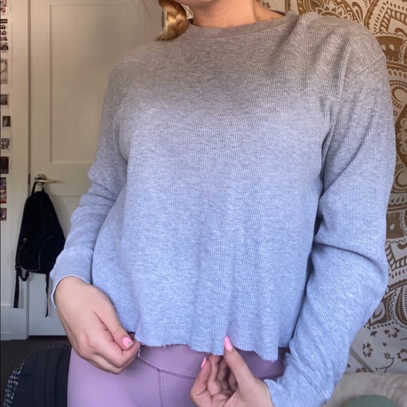 BRANDY MELVILLE gray long sleeve - Picture 4 of 4